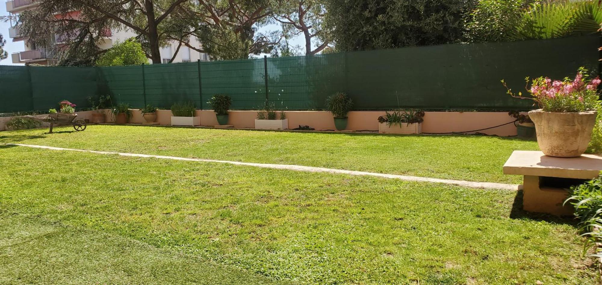 Superbe Rez De Jardin Dans Residence Au Calme Nice Exteriér fotografie